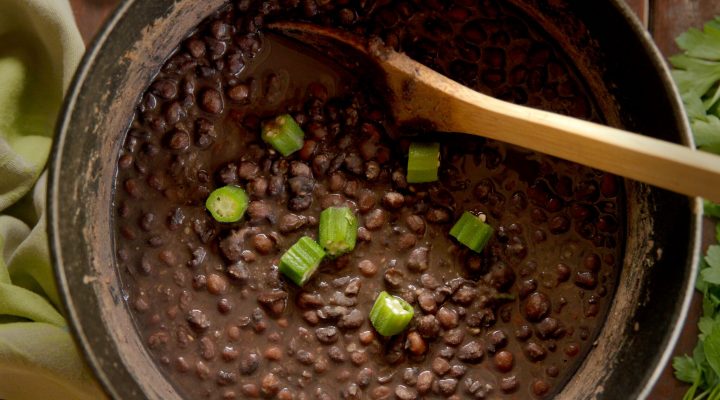 a pot full of crowder peas and okra