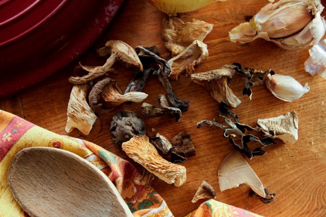 Dried Mushrooms & Mushroom Broth