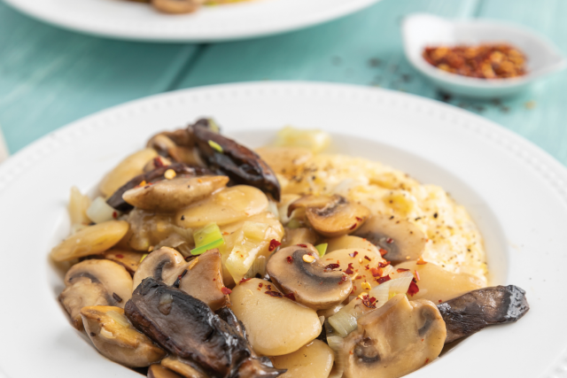 Mushroom & Butter Bean Ragù with Cheesy Grits