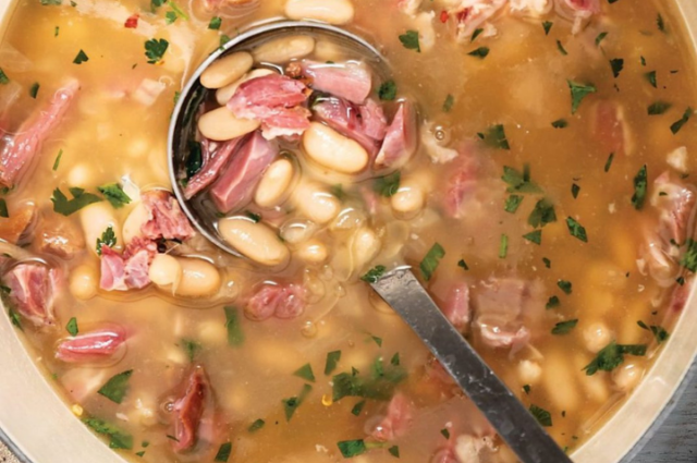 Ham hock and white bean soup